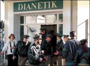 Ispezione di polizia a Monaco, 1998. Foto AP